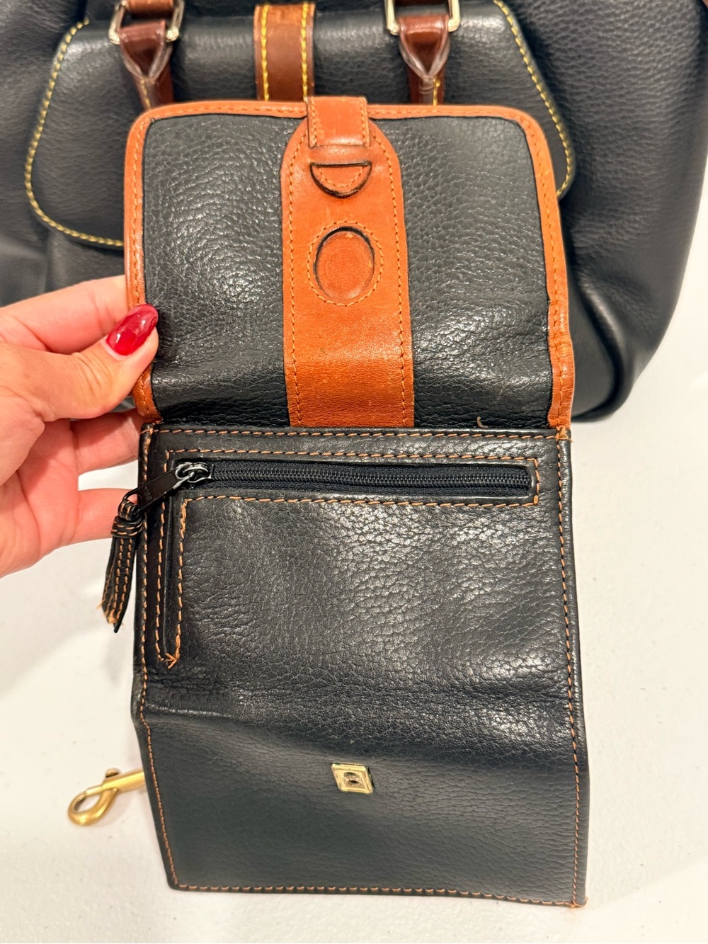 Dooney & Bourke Black & Brown Leather Handbag with Matching Wallet and Strap - Picture 10 of 11
